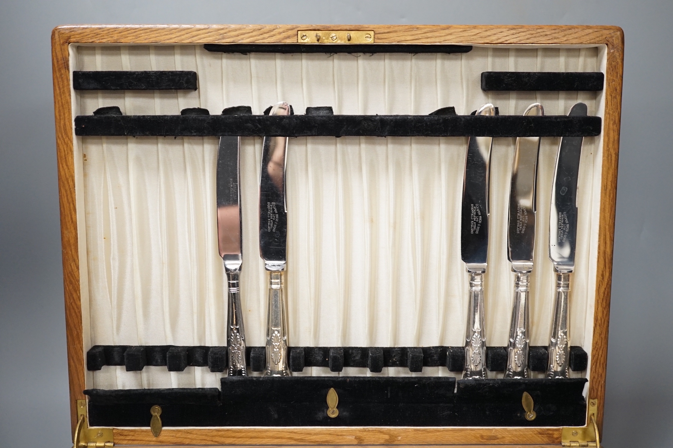 A canteen of silver plated Kings pattern cutlery in fitted oak case
